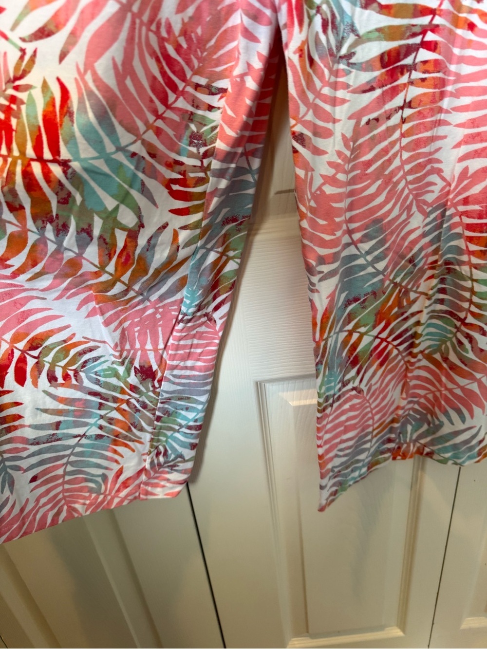 # D&Co XL Cropped Tropical Leaf Print Beach Pants - Picture 4 of 6